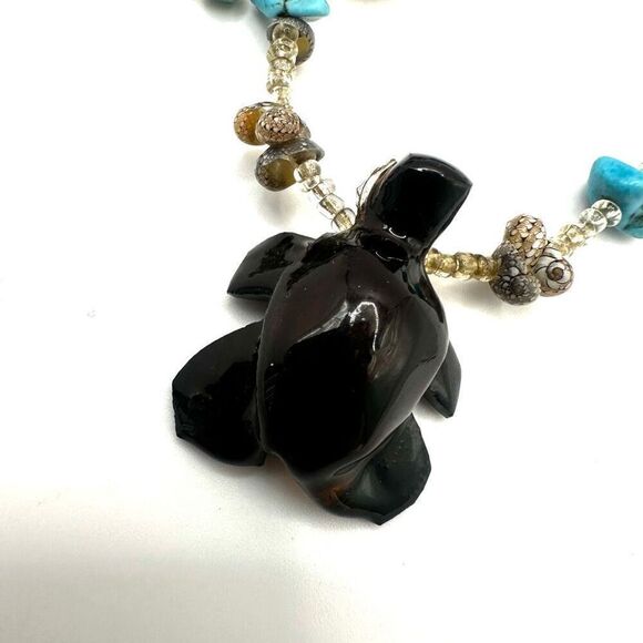 Turquoise and shell wood turtle long pendant necklace - Picture 5 of 10